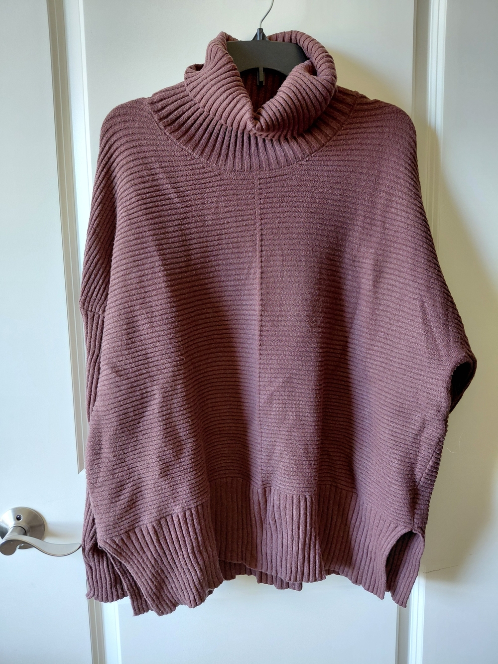 Women's Ribbed Turtleneck Sweater - Brown
